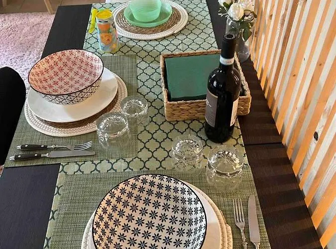 The Nest アパート Olginate