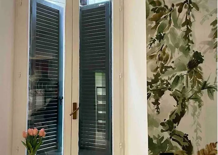 The Nest アパート